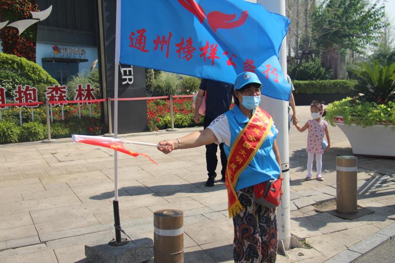 <strong>美女爱啊啊逼水多</strong>